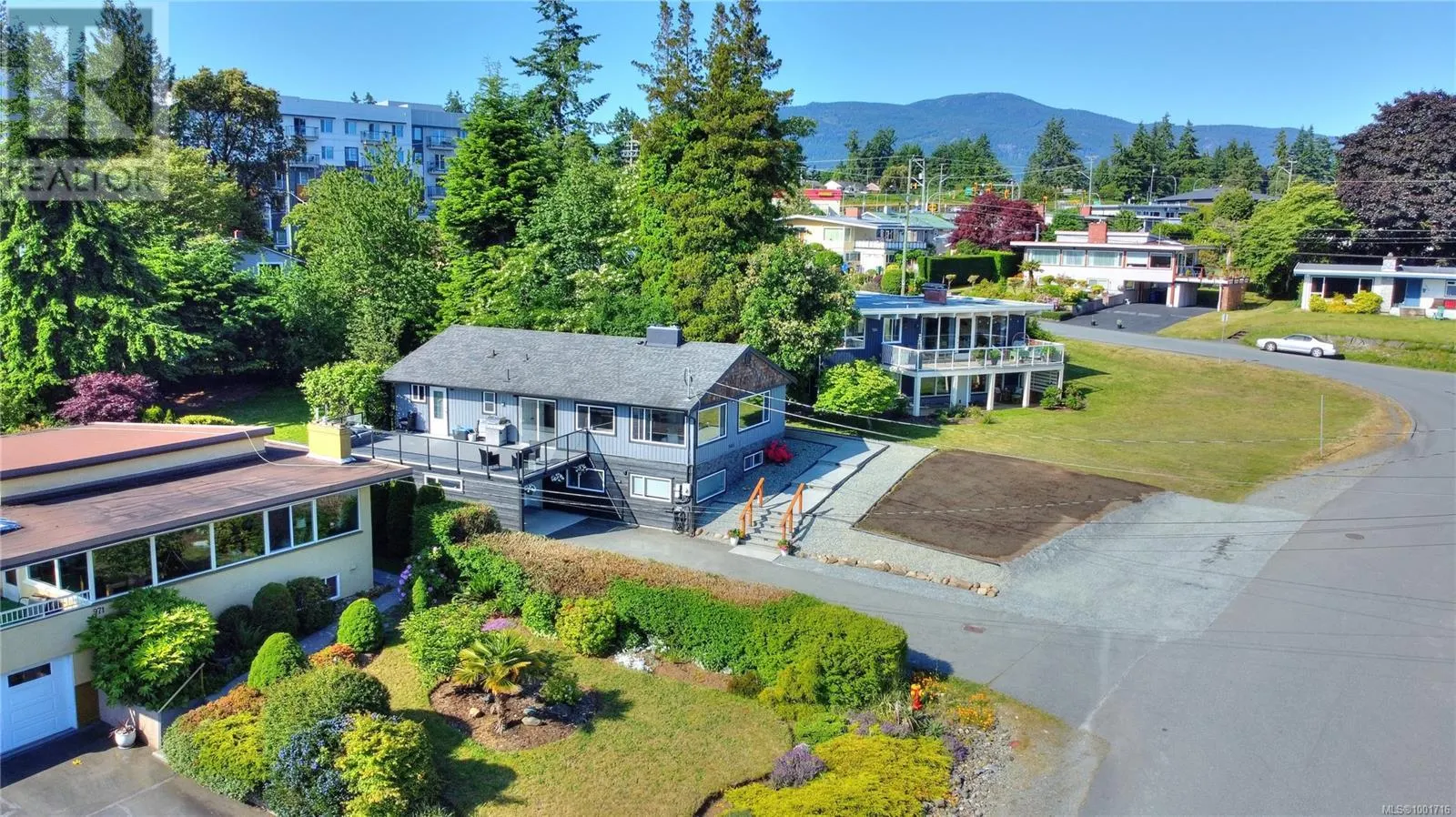 985 Malaspina Cres