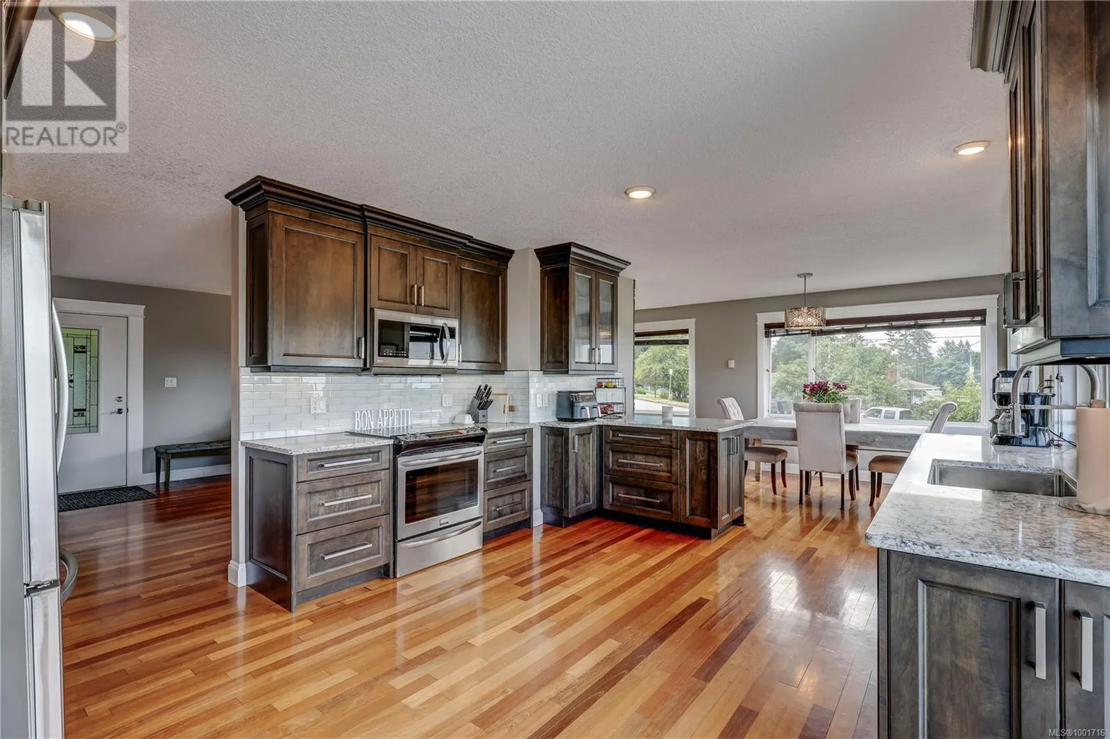 985 Malaspina Cres