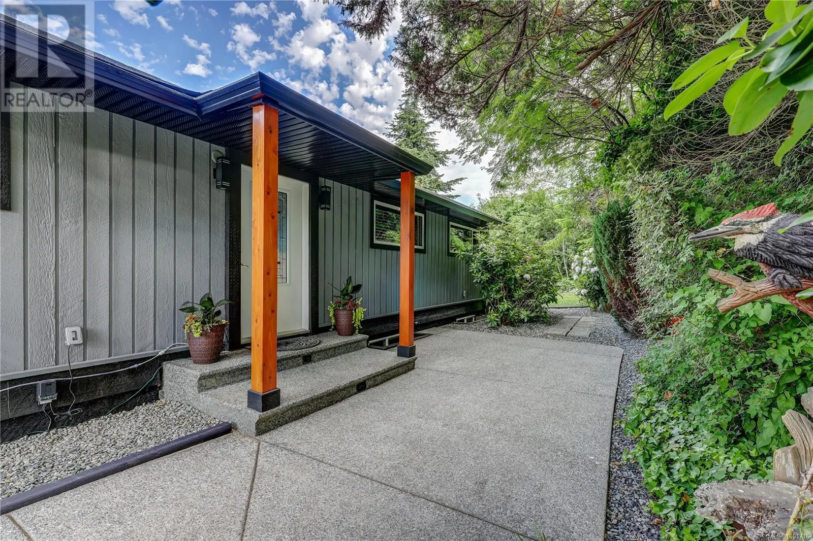 985 Malaspina Cres