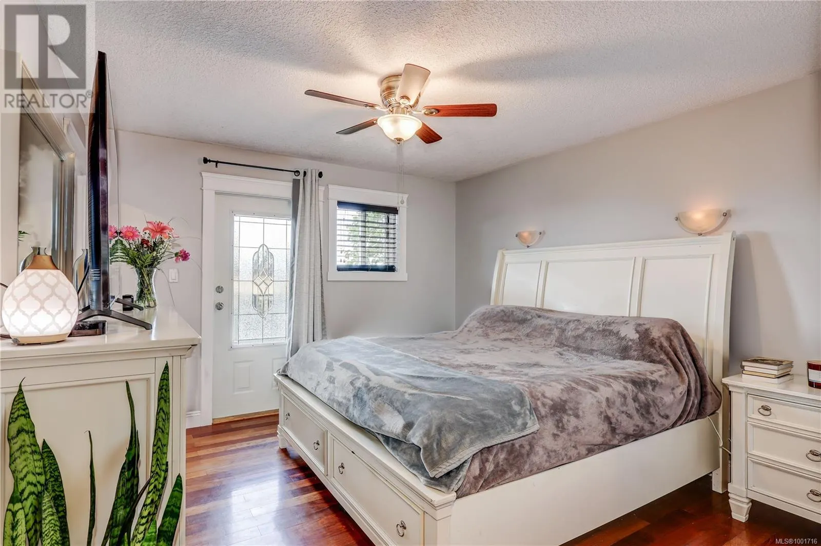 985 Malaspina Cres