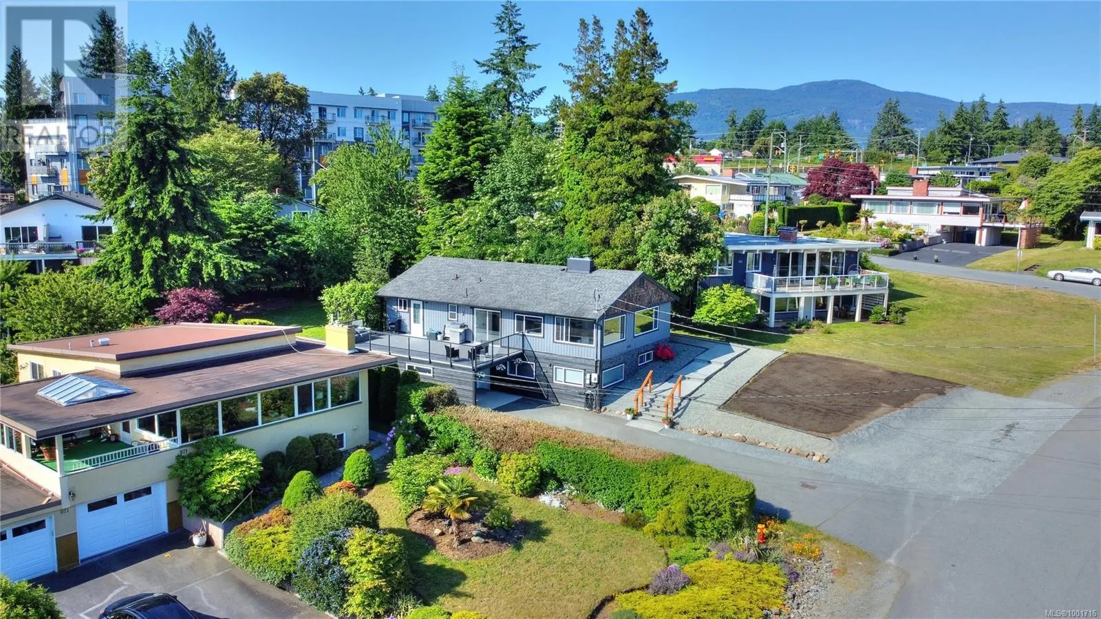 985 Malaspina Cres
