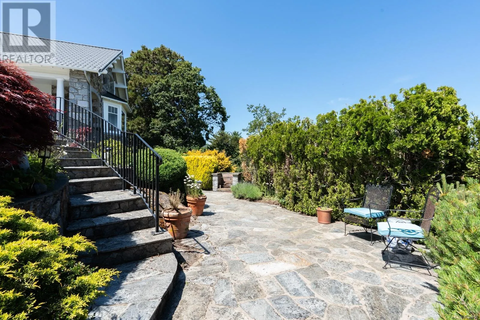 305 Denison Rd