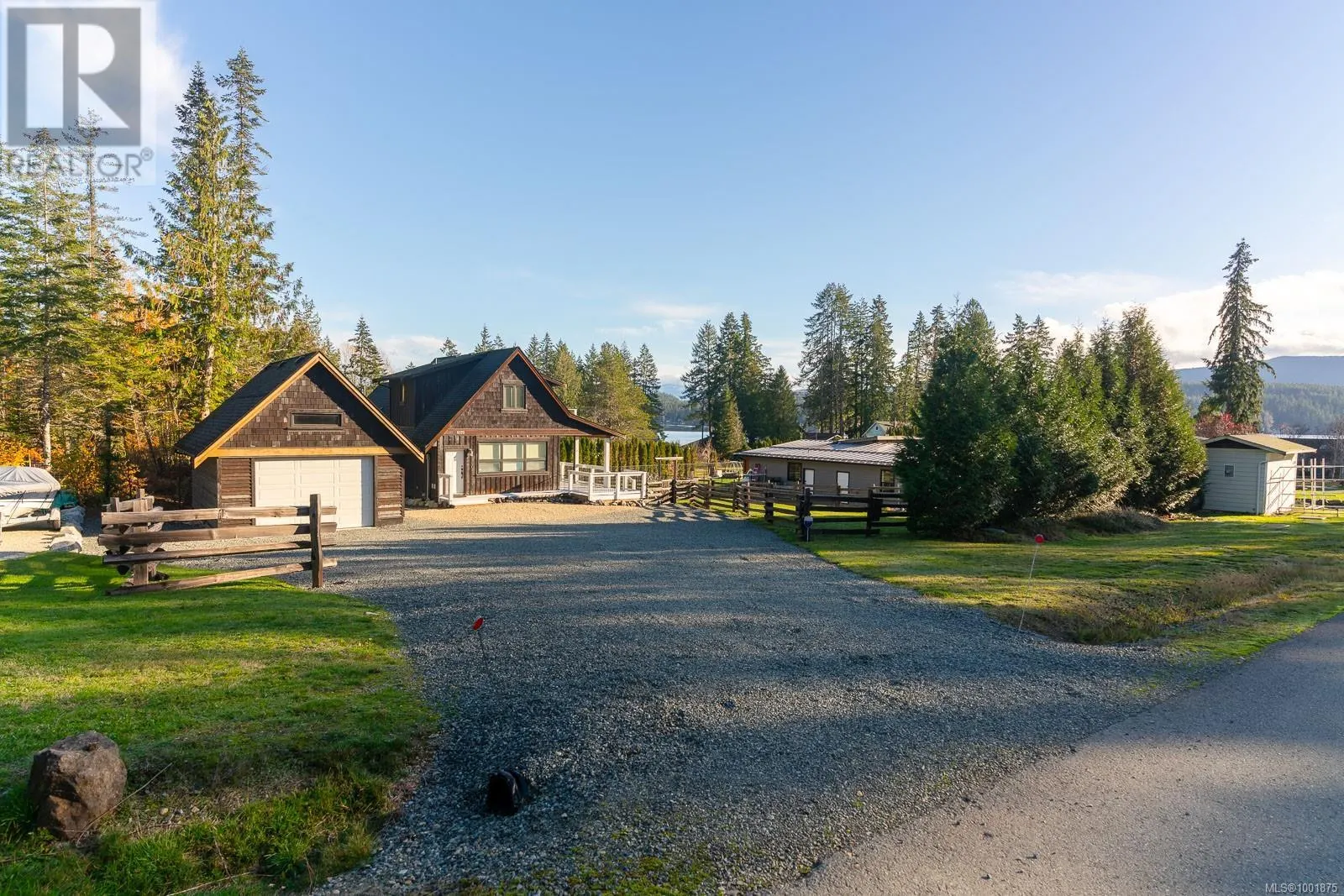 6373 Salal Rd