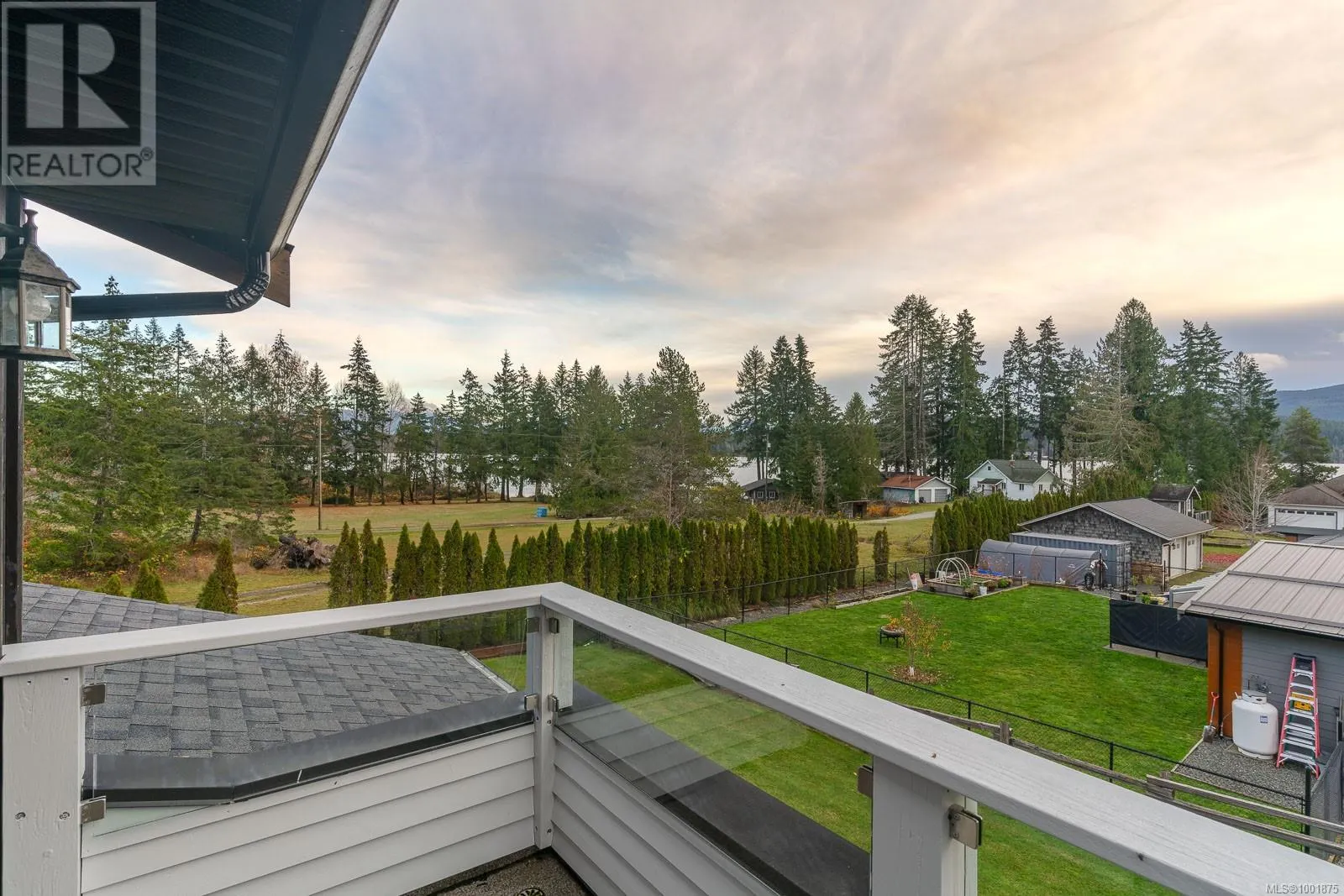 6373 Salal Rd
