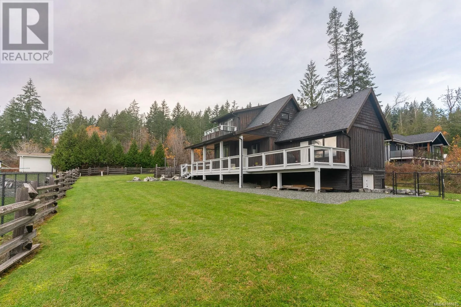 6373 Salal Rd