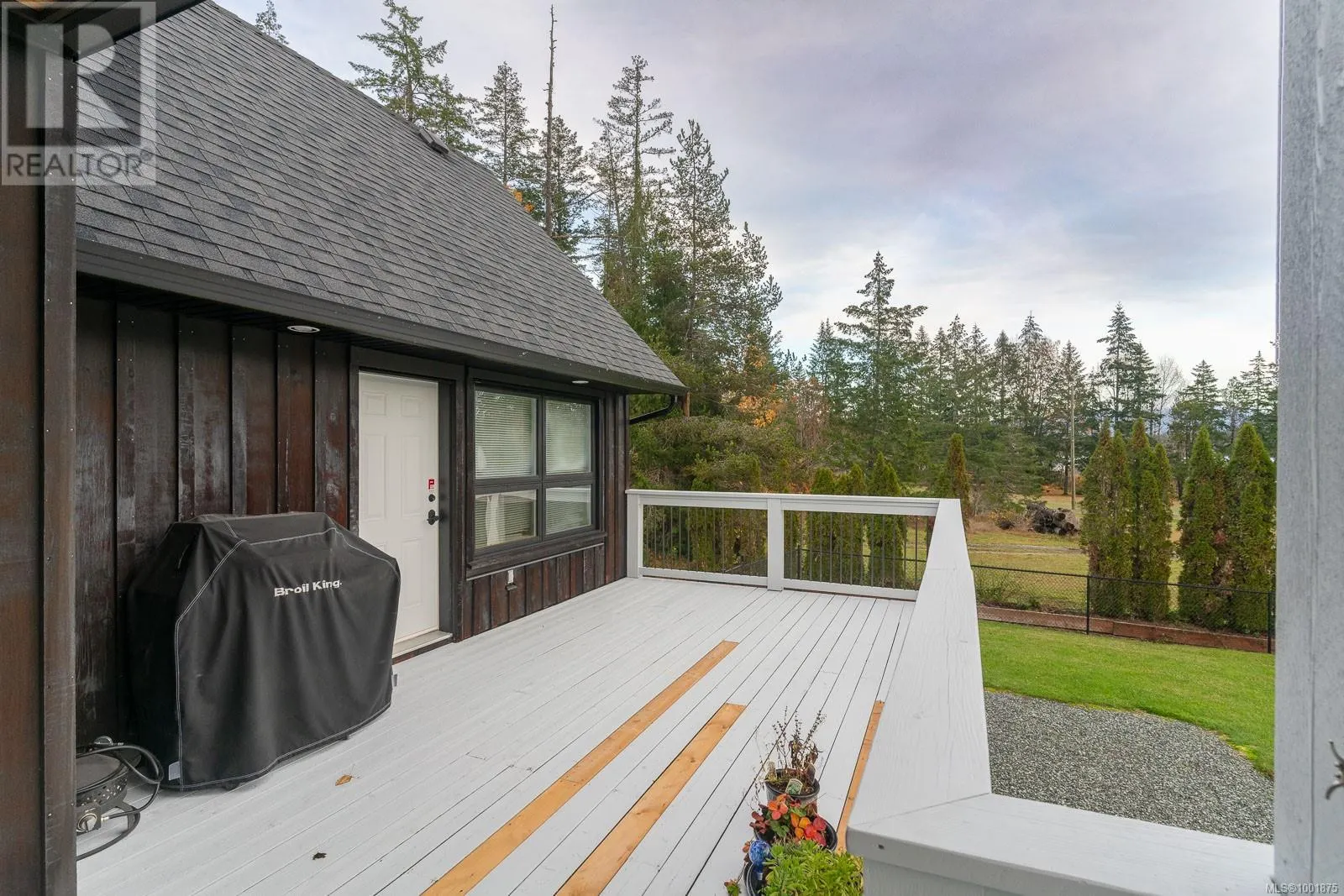 6373 Salal Rd