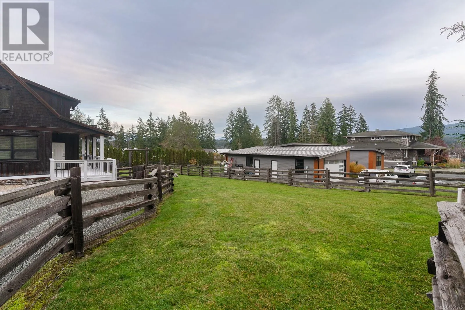 6373 Salal Rd