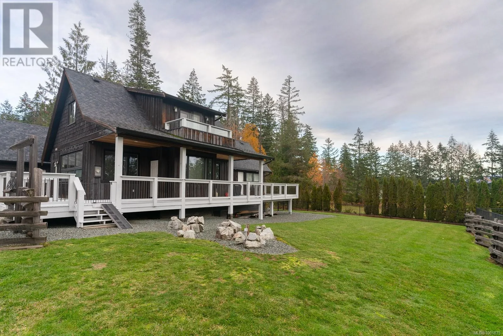 6373 Salal Rd