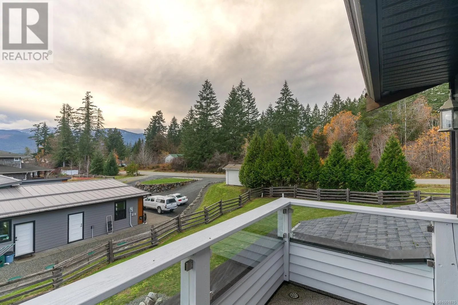 6373 Salal Rd