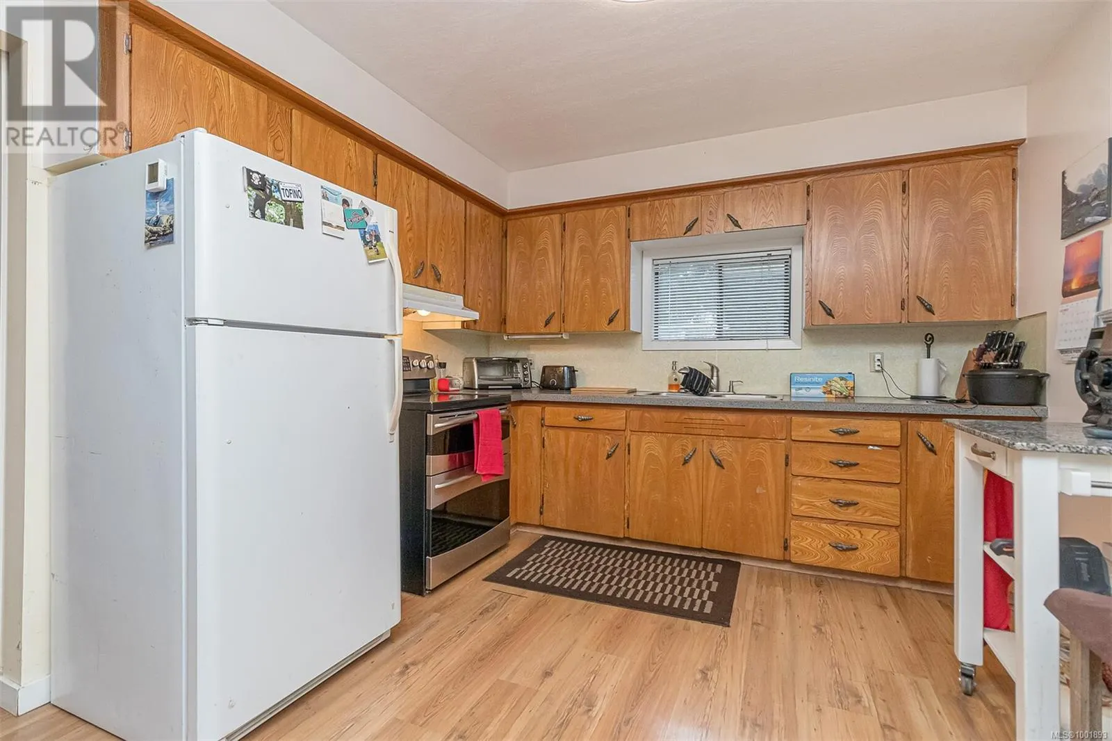 5580 Island Hwy W