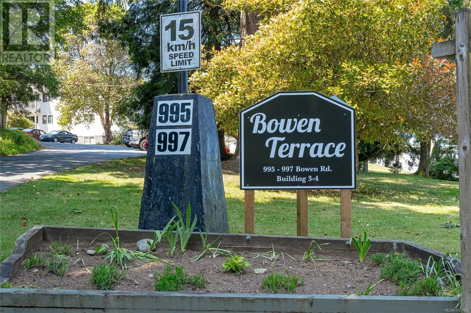 3301 995 Bowen Rd