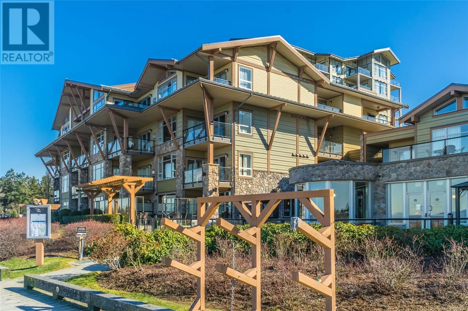 801/802B 181 Beachside Dr
