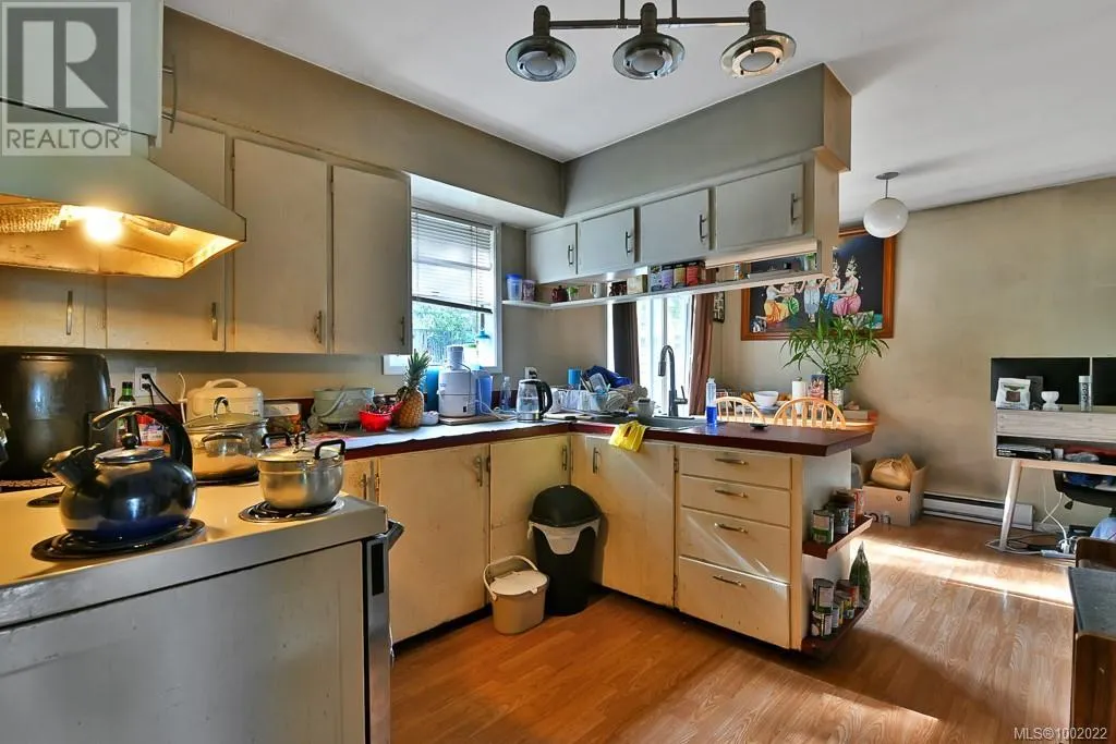 307, 311,315 Holly Ave