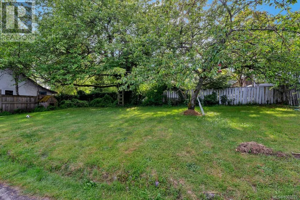 307, 311,315 Holly Ave