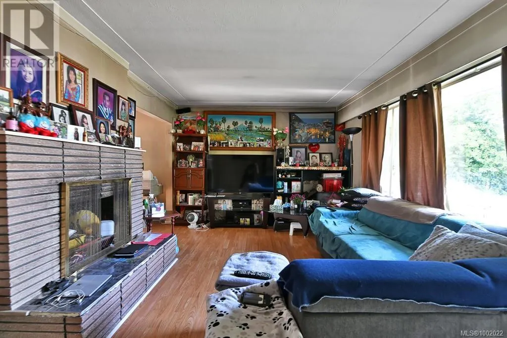 307, 311,315 Holly Ave