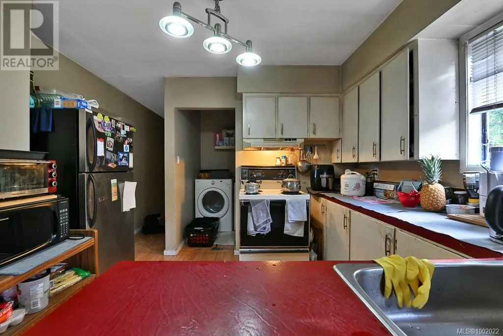 307, 311,315 Holly Ave
