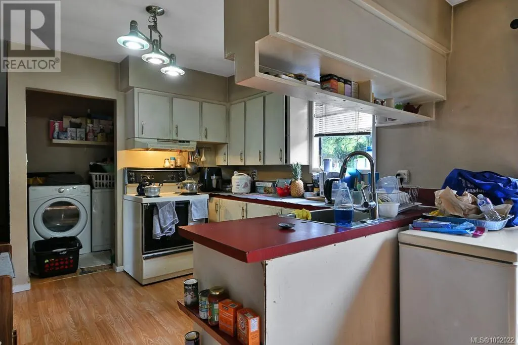307, 311,315 Holly Ave