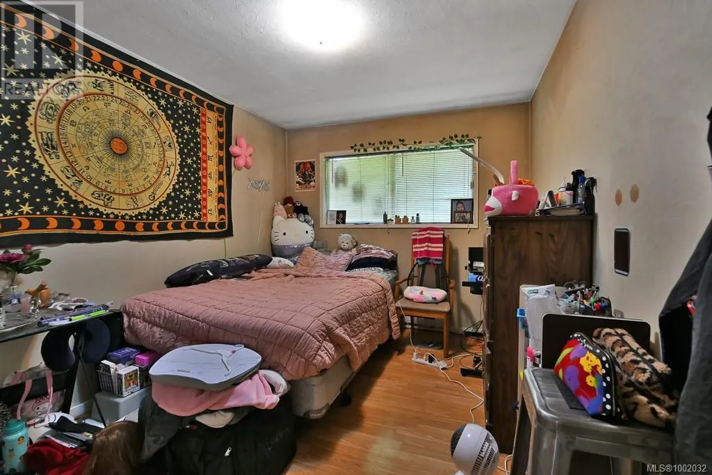 311, 307,315 Holly Ave