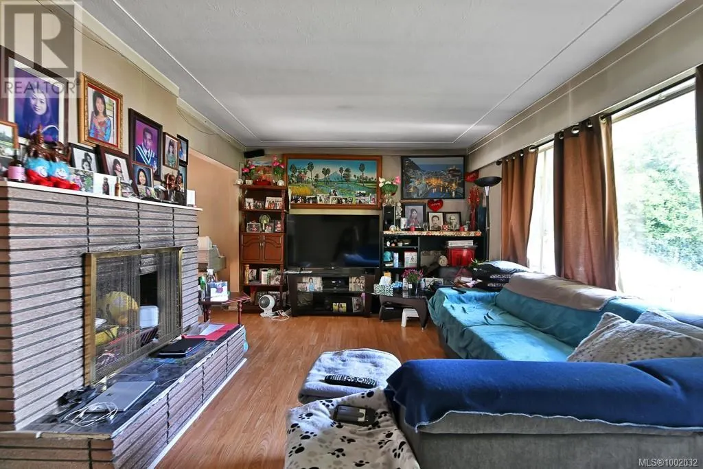 311, 307,315 Holly Ave