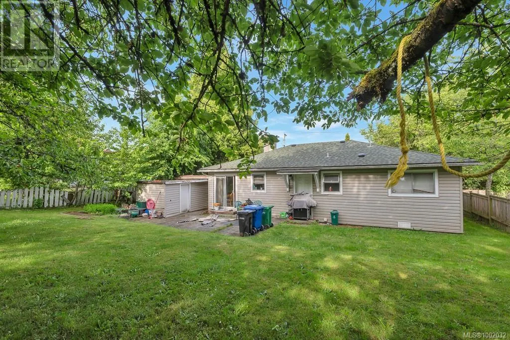 311, 307,315 Holly Ave