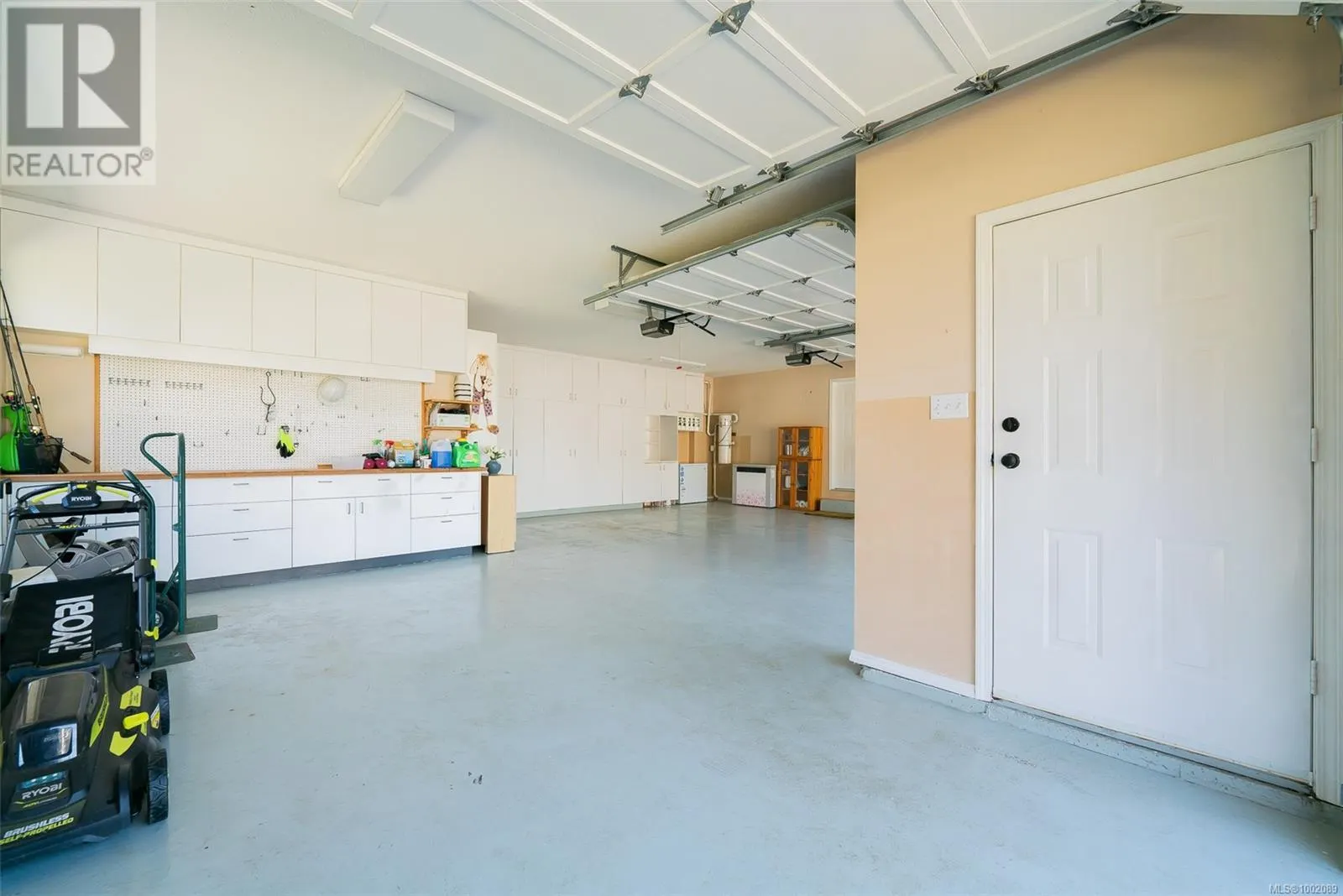 3689 Glen Oaks Dr