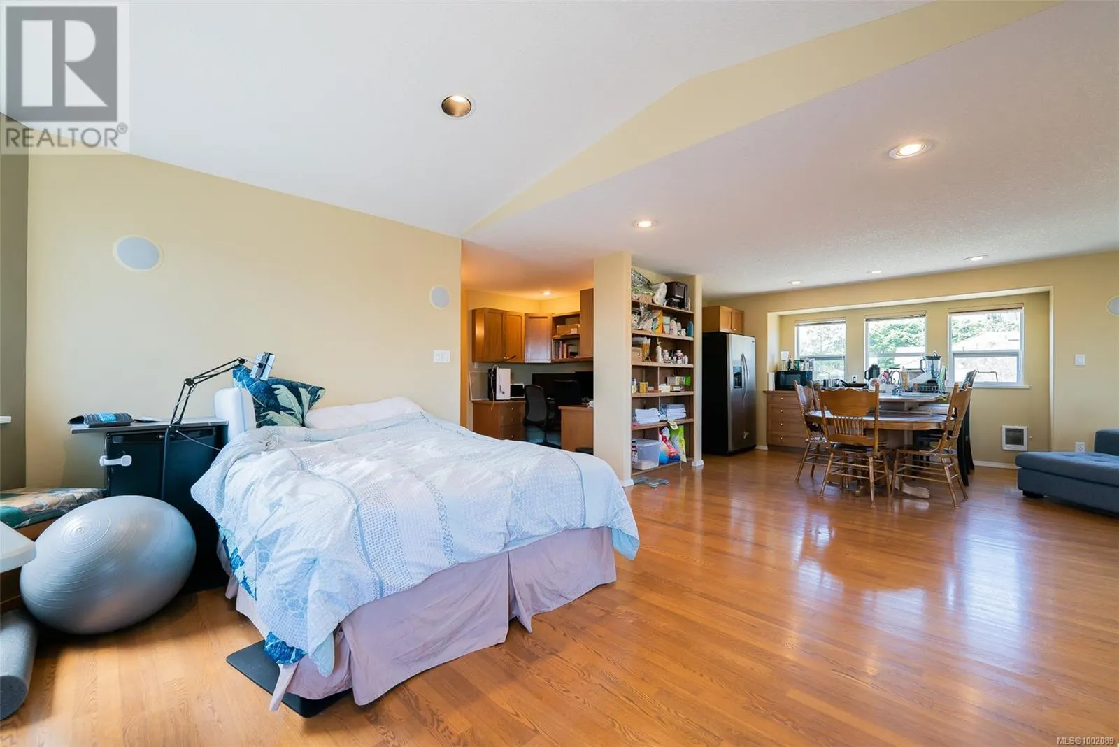 3689 Glen Oaks Dr