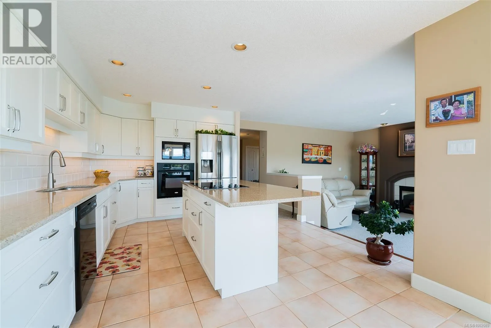 3689 Glen Oaks Dr