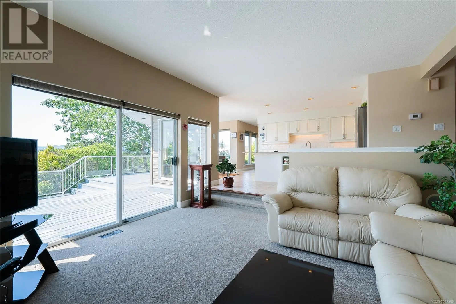 3689 Glen Oaks Dr