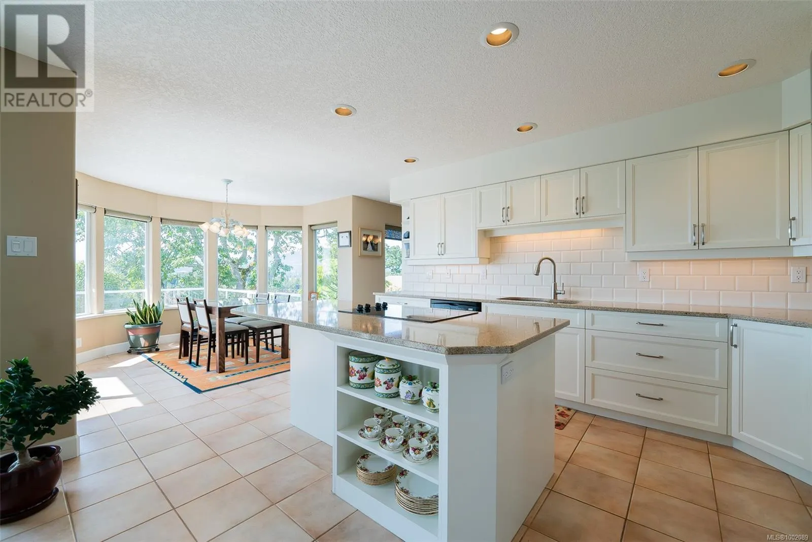 3689 Glen Oaks Dr