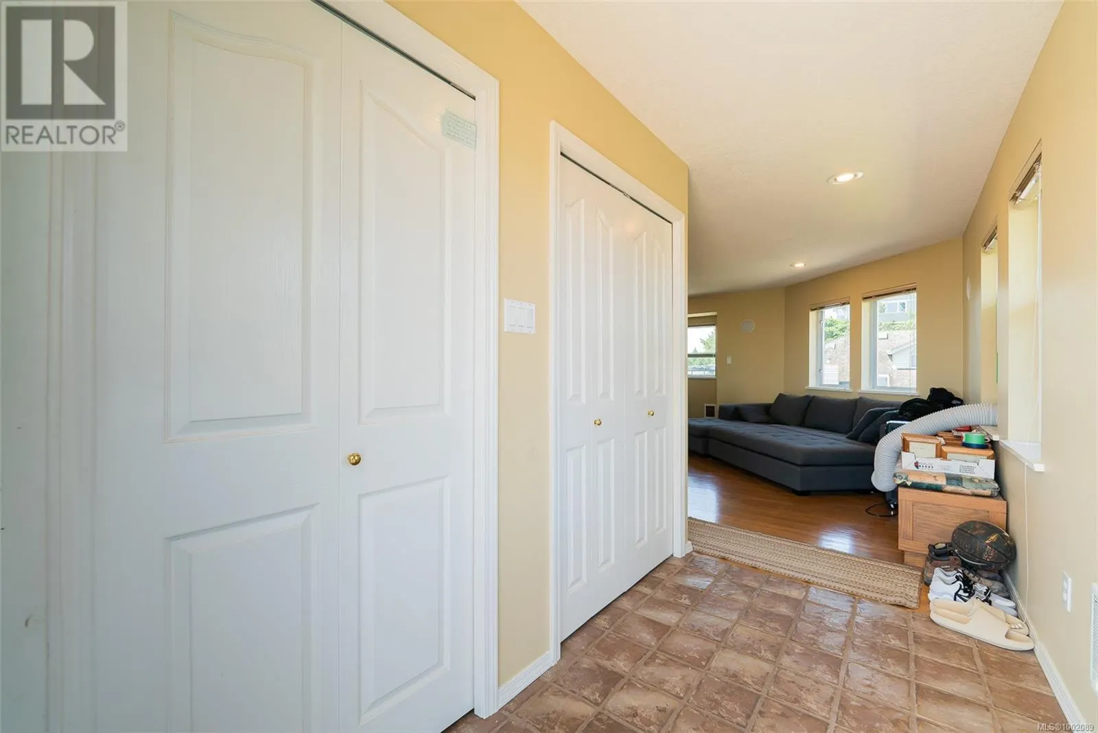 3689 Glen Oaks Dr