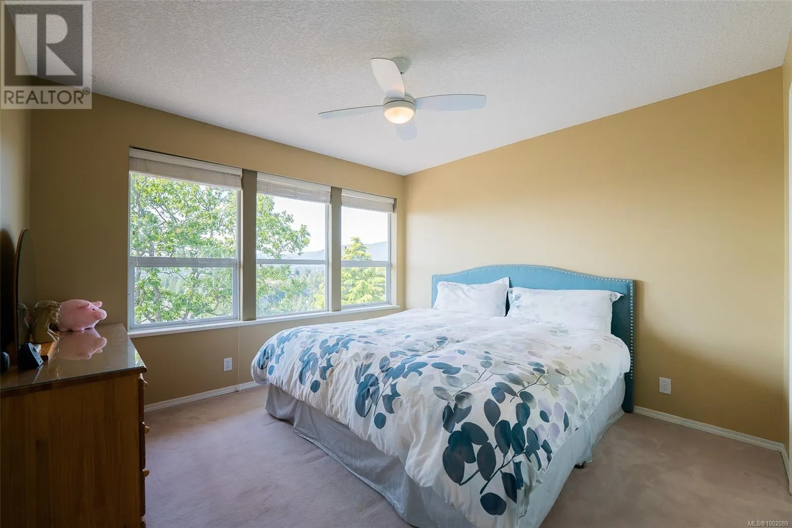 3689 Glen Oaks Dr