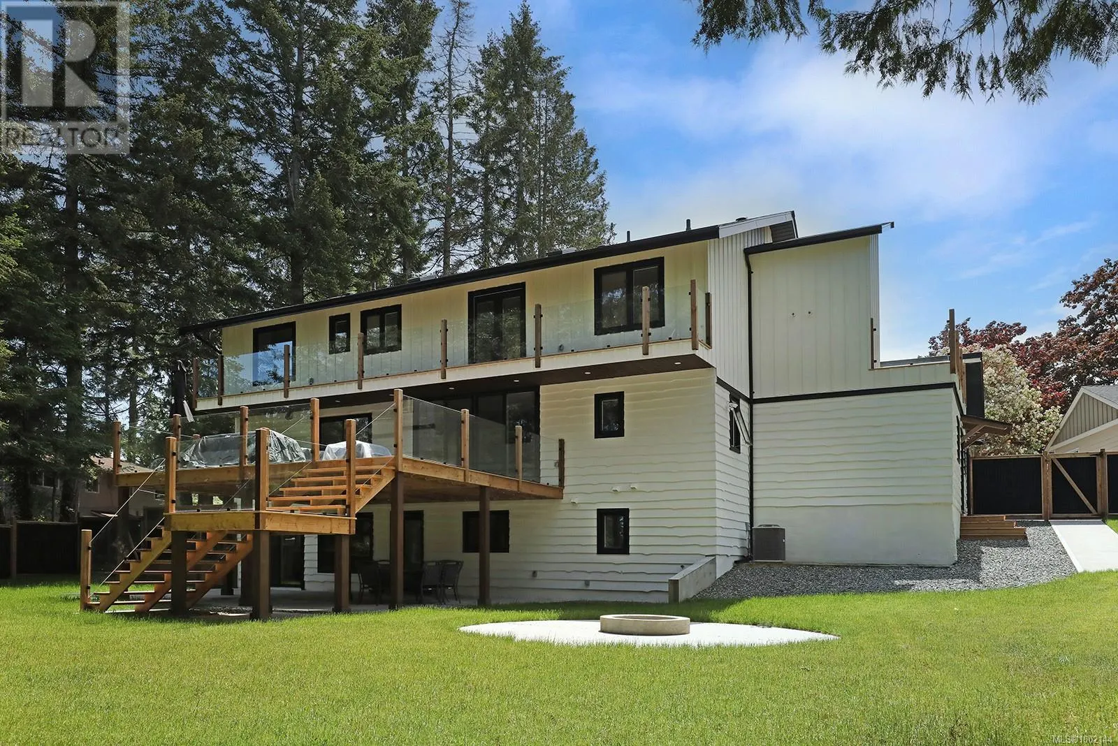177 Sunningdale Rd E