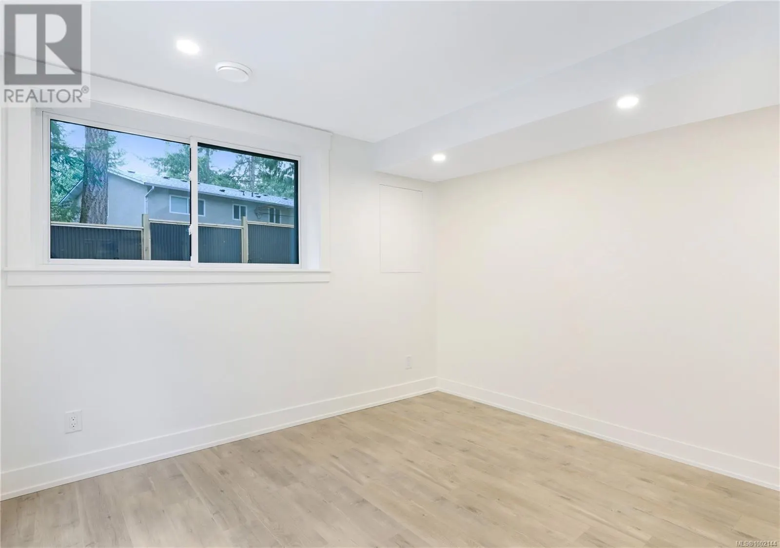 177 Sunningdale Rd E