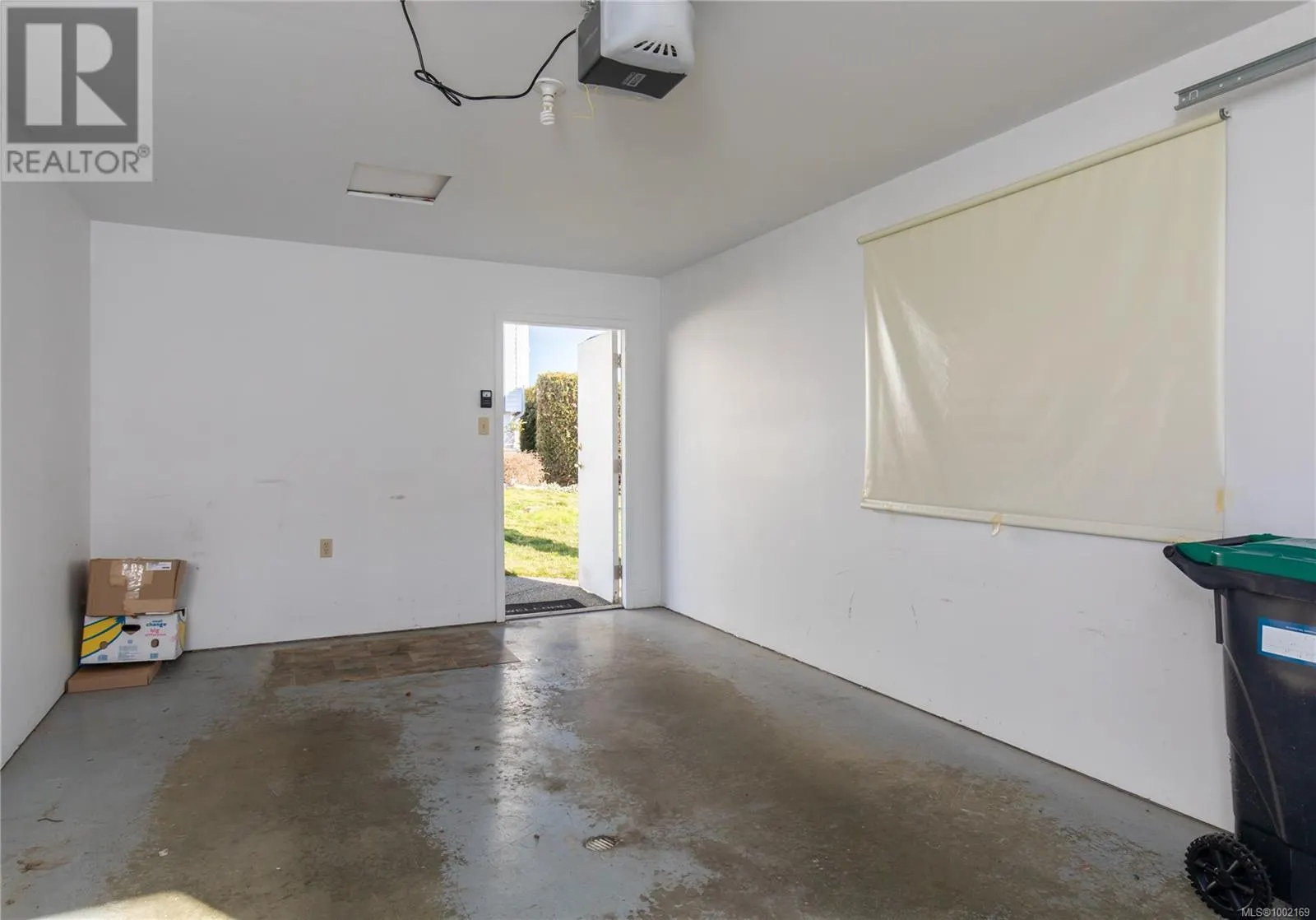 220 330 Dogwood St