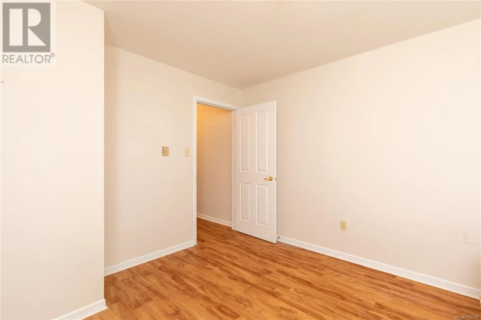 220 330 Dogwood St