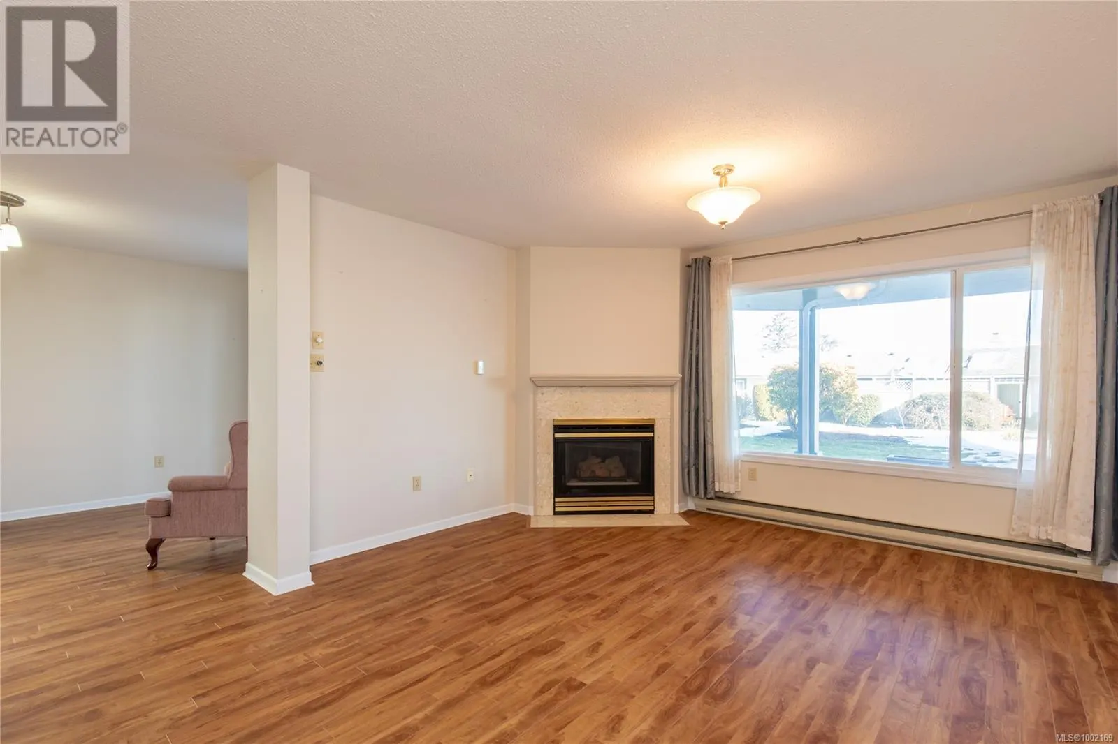 220 330 Dogwood St