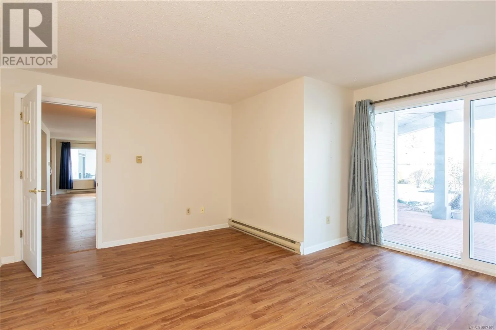 220 330 Dogwood St