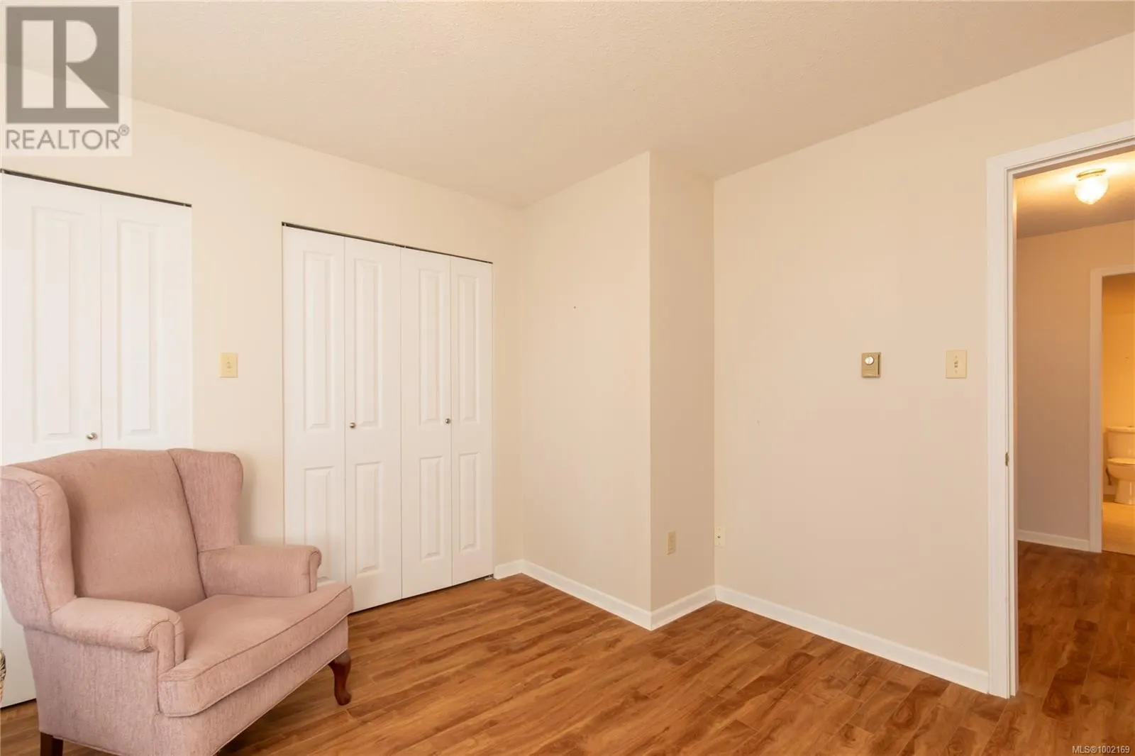 220 330 Dogwood St