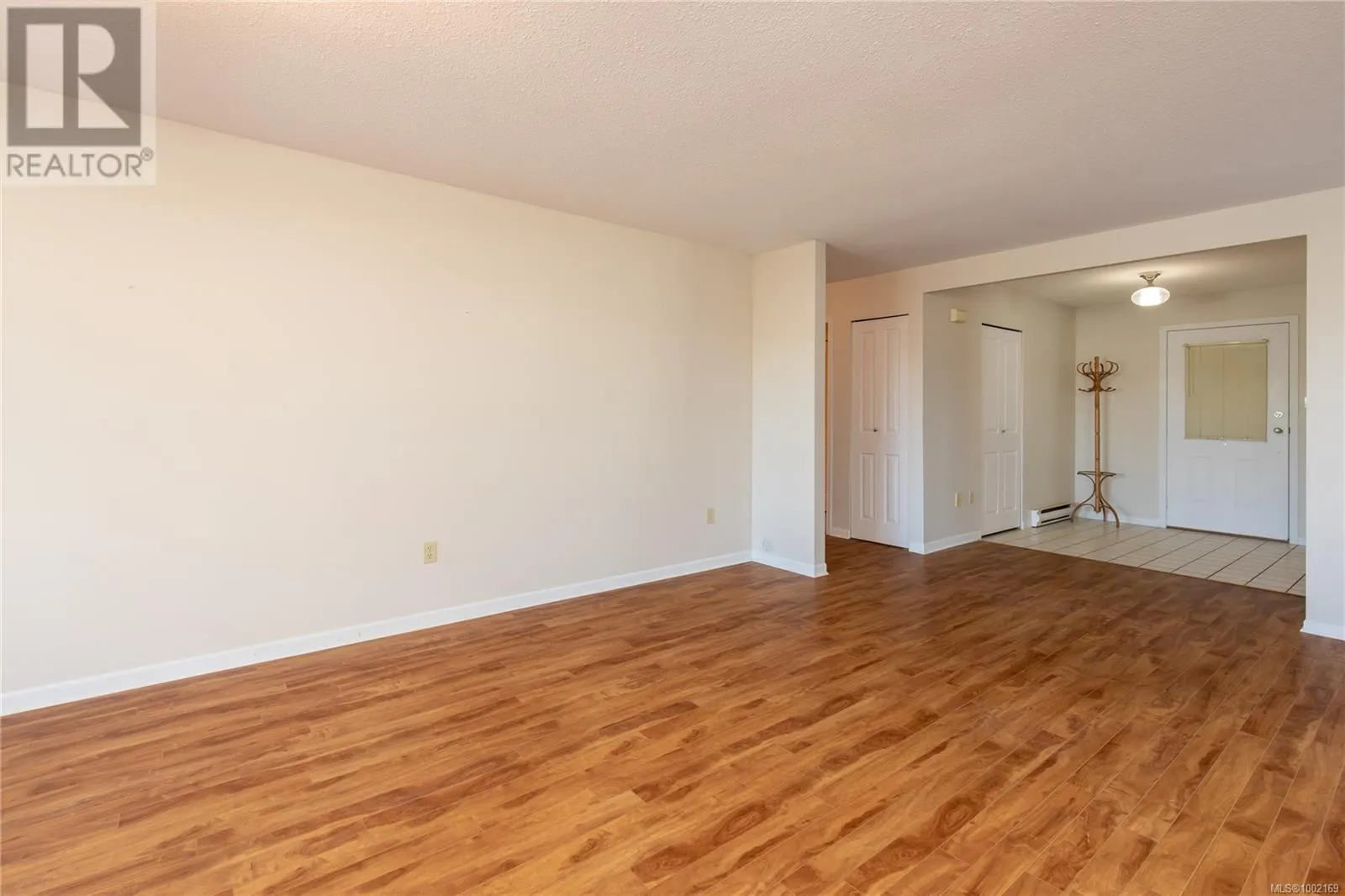 220 330 Dogwood St