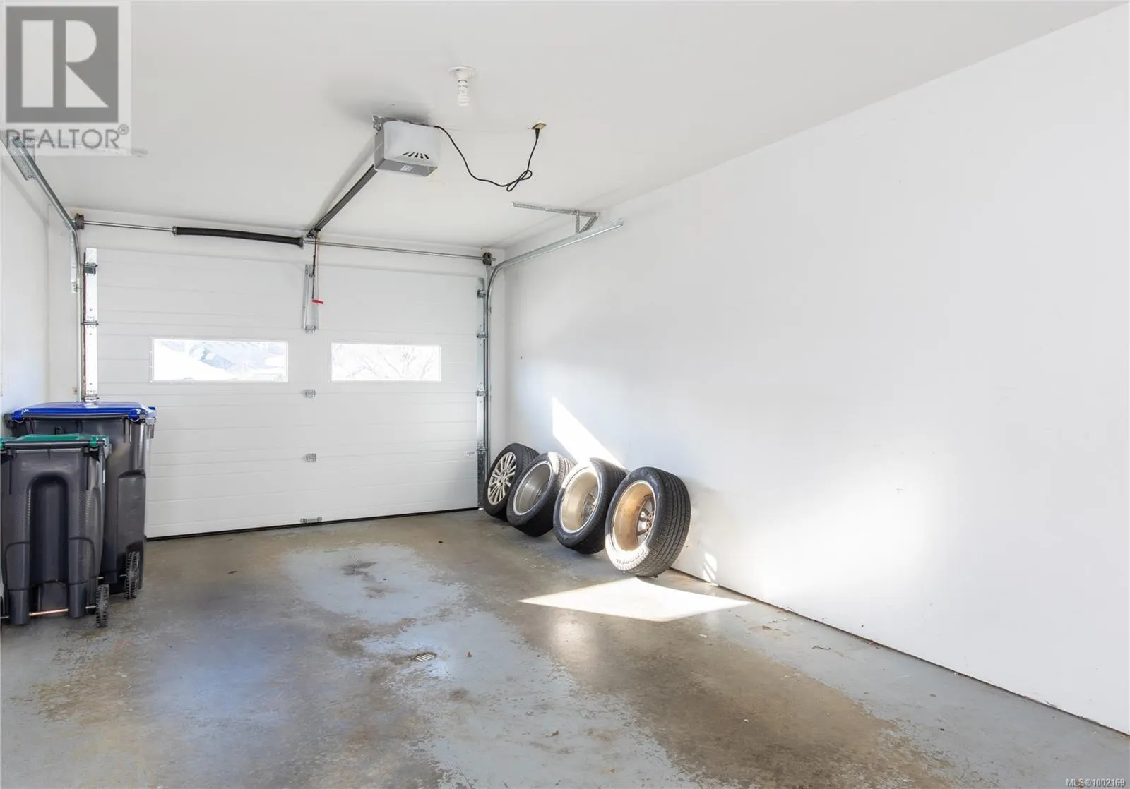 220 330 Dogwood St