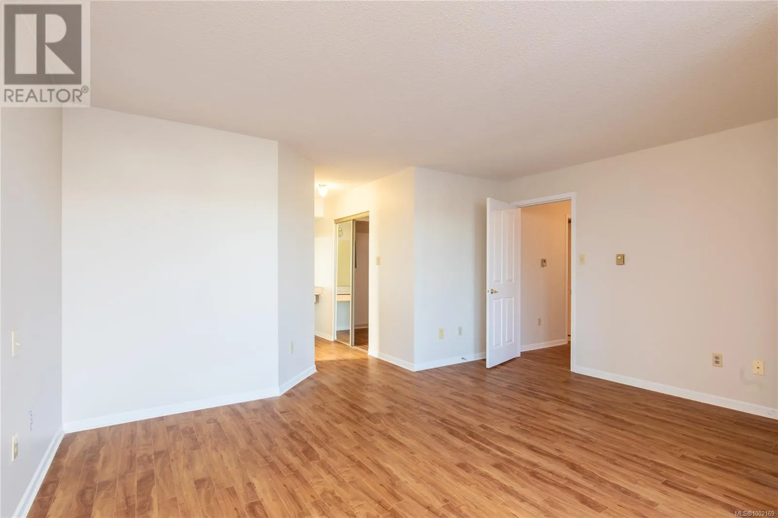 220 330 Dogwood St