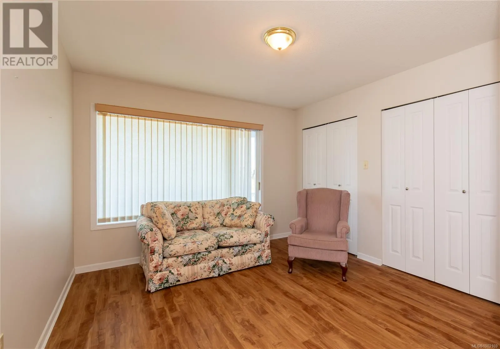 220 330 Dogwood St