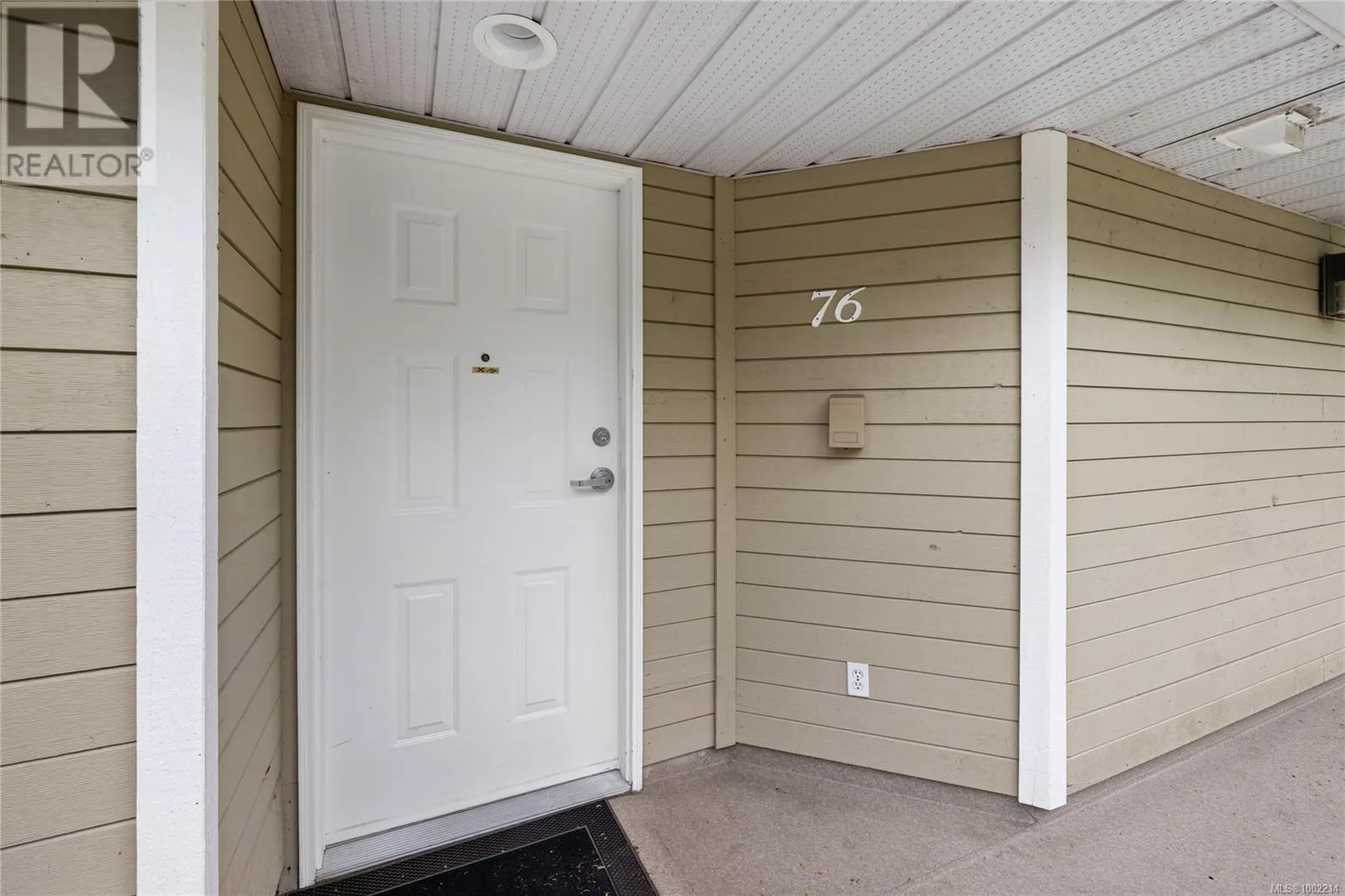 76 1135 Resort Dr