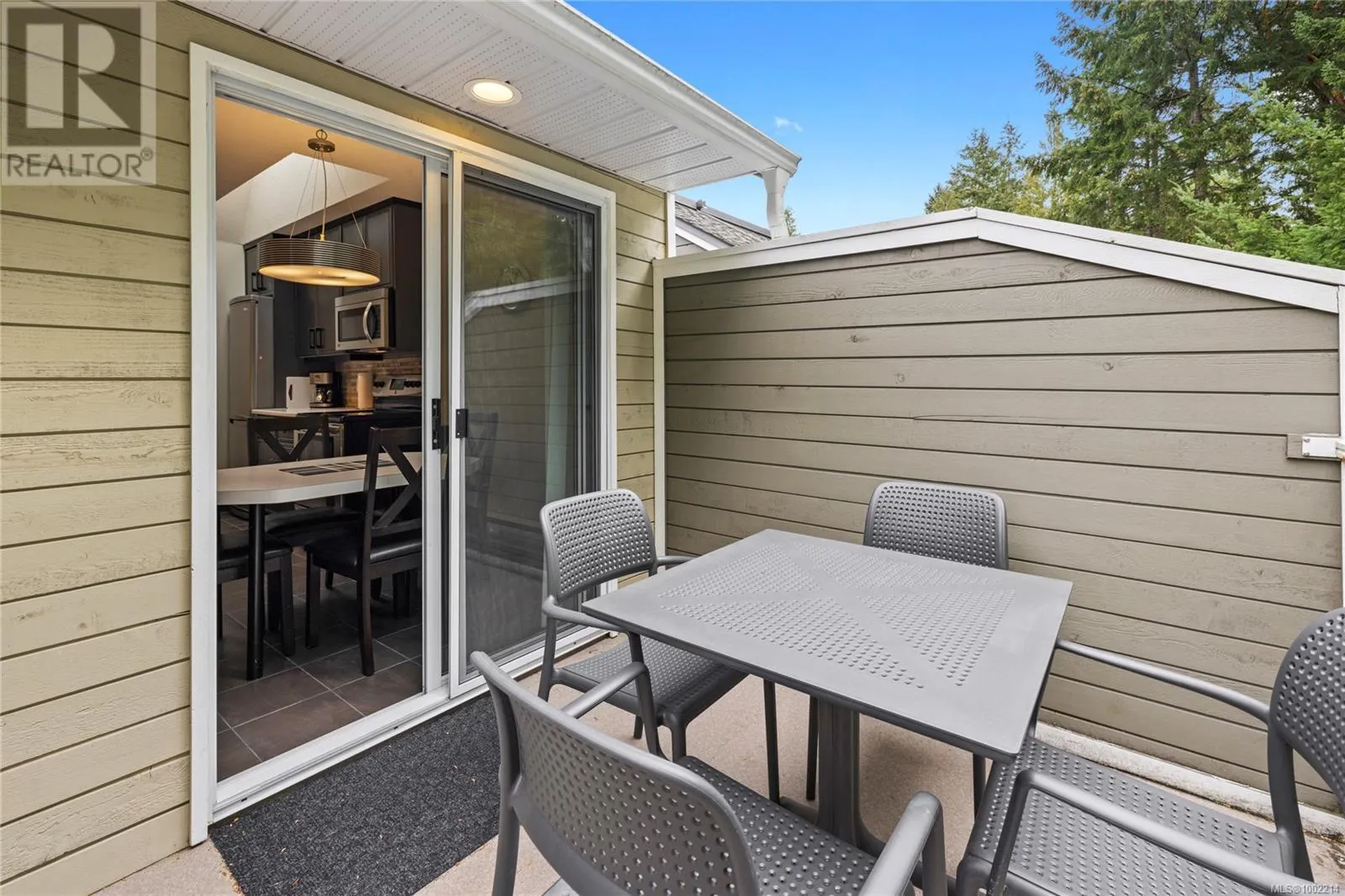 76 1135 Resort Dr