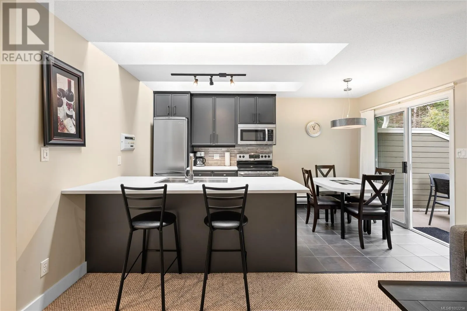76 1135 Resort Dr