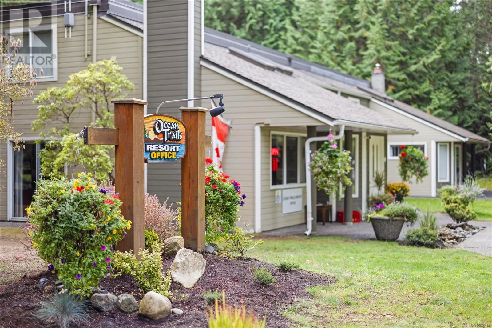 76 1135 Resort Dr