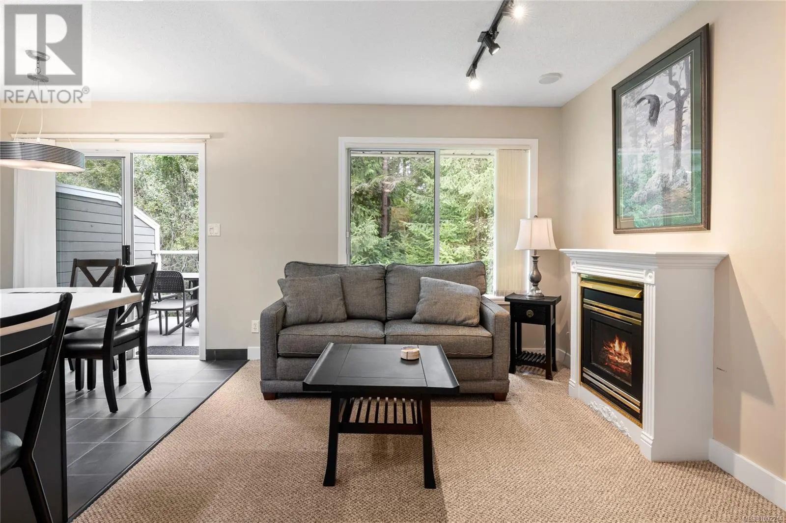 76 1135 Resort Dr