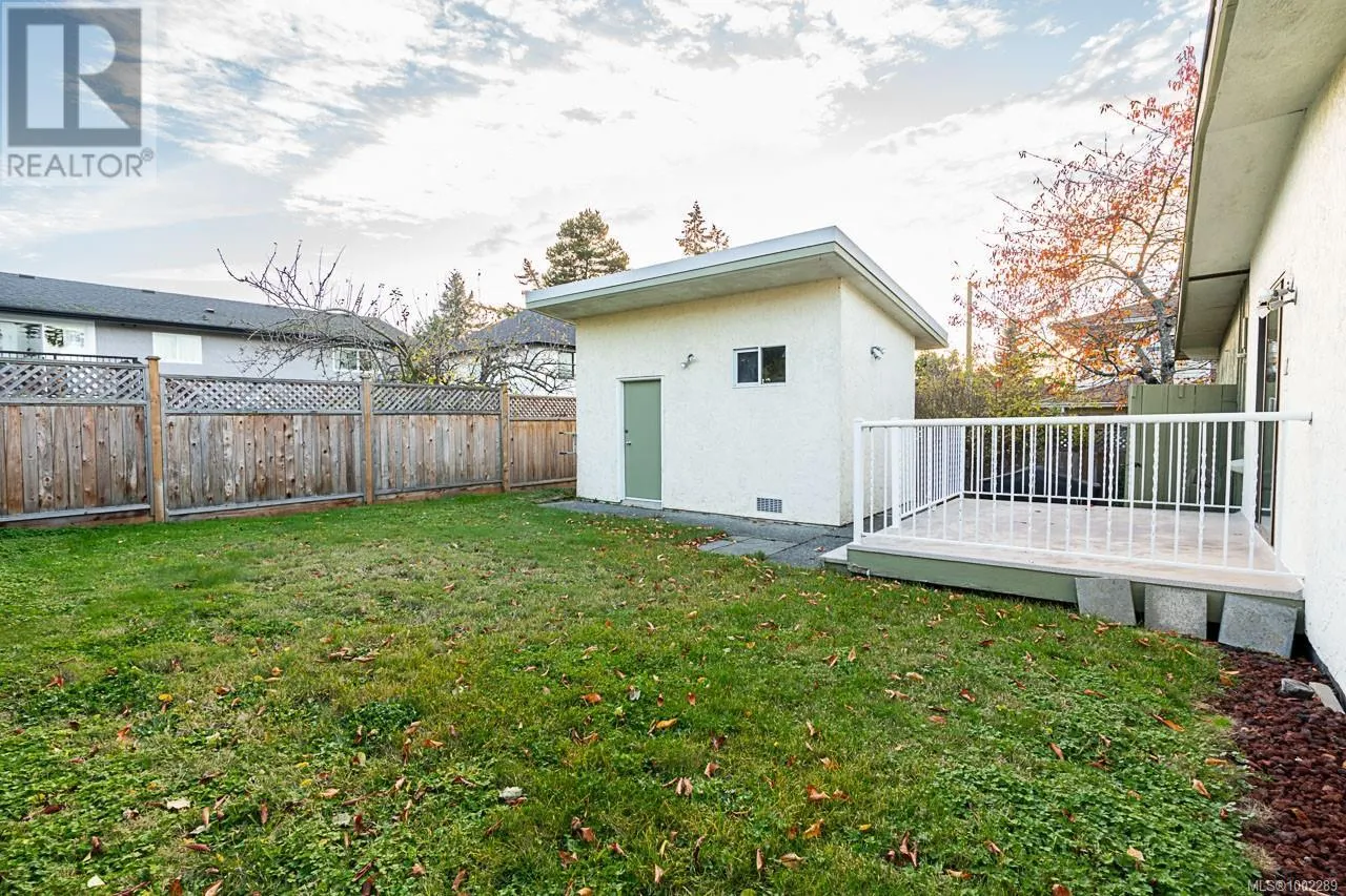 2411 Amelia Ave