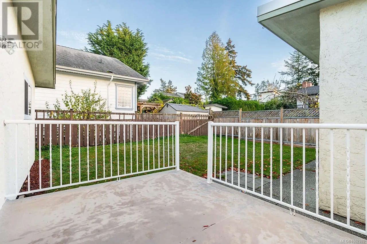 2411 Amelia Ave