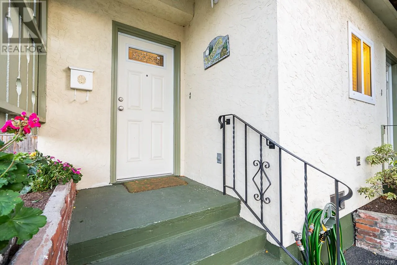 2411 Amelia Ave